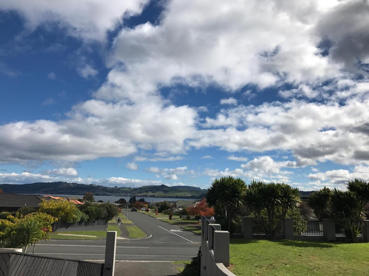 Lakeview Holiday Hideaway Taupo Exterior photo